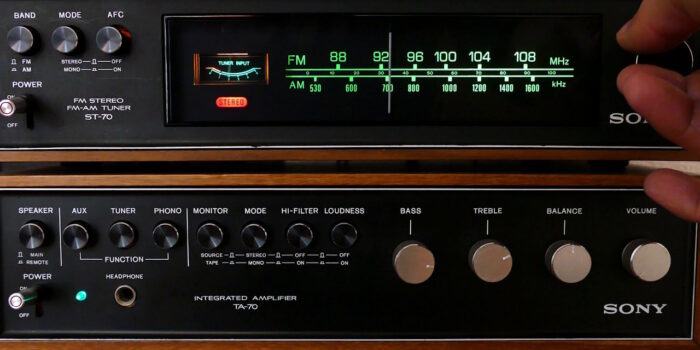 changement de station sur une vieille radio